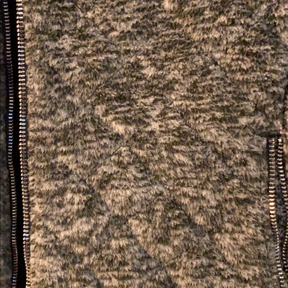 Womens abercrombie and Fitch plush vest - Picture 4 of 4